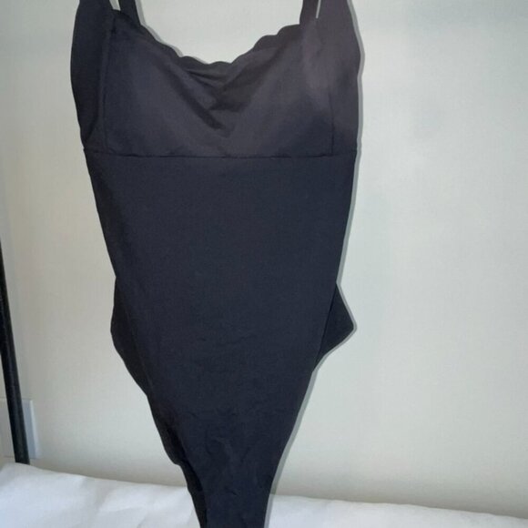 NWT Sea Level Swim Scallop Square Neck Bralette One Piece in Black Size 6 - Picture 4 of 6